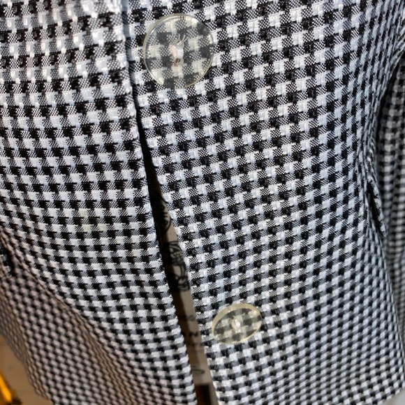 Suit - Picture 7 of 9